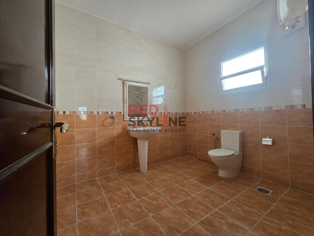 4 Bedroom Warehouse in Shatti Al Qurum - Photo 8