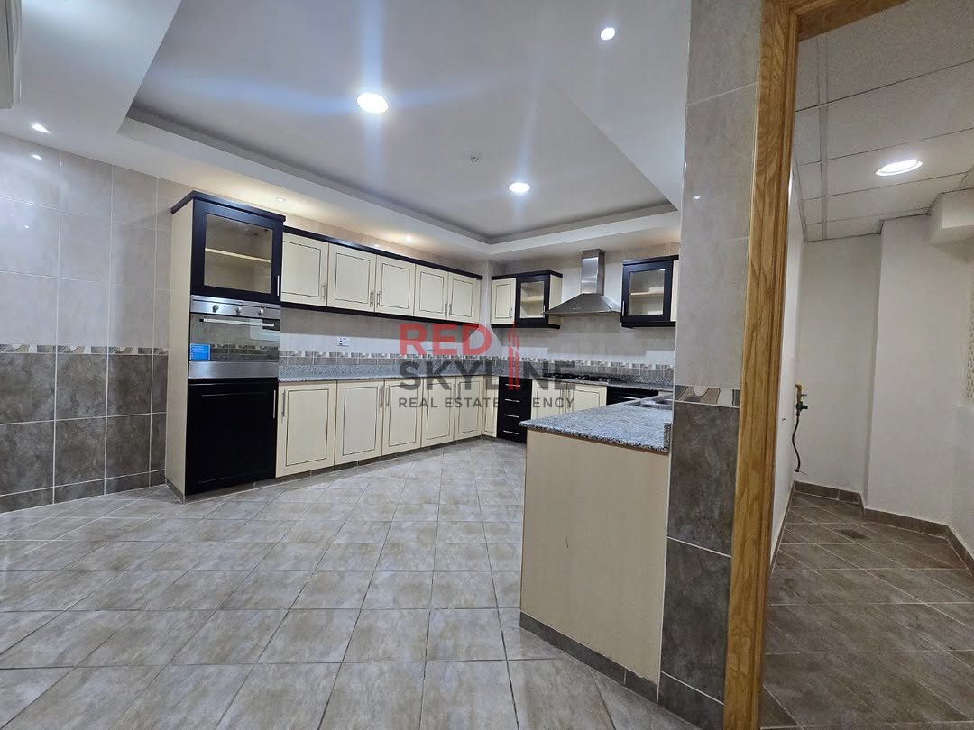 3 Bedroom Apartment in Al Khuwair - Photo 2