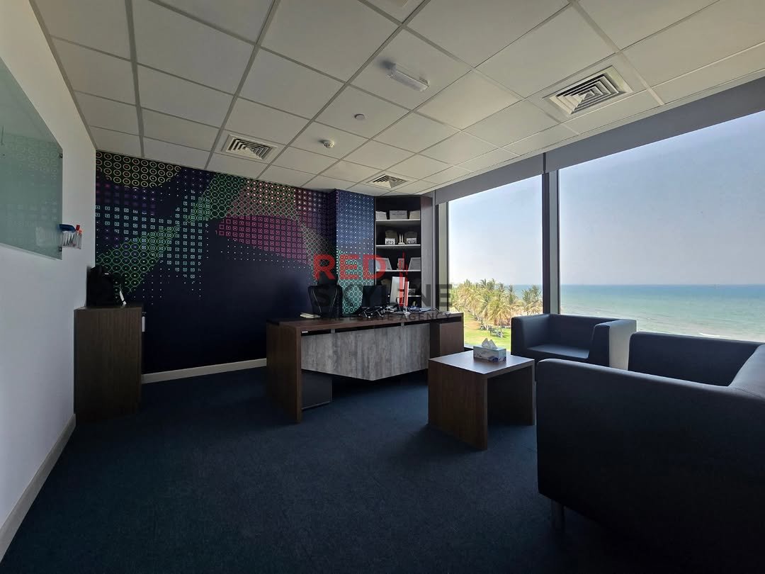 Office in Shatti Al Qurum - Photo 10