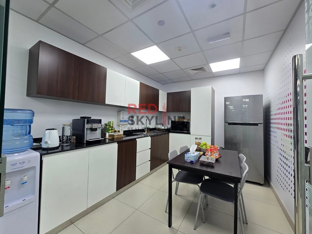 Office in Shatti Al Qurum - Photo 13