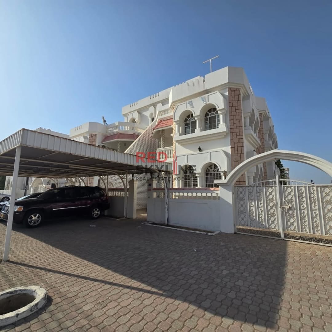 4 BR Villa in Al Khuwair
