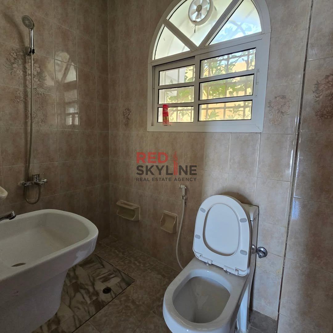 4 Bedroom Villa in Al Khuwair - Photo 6