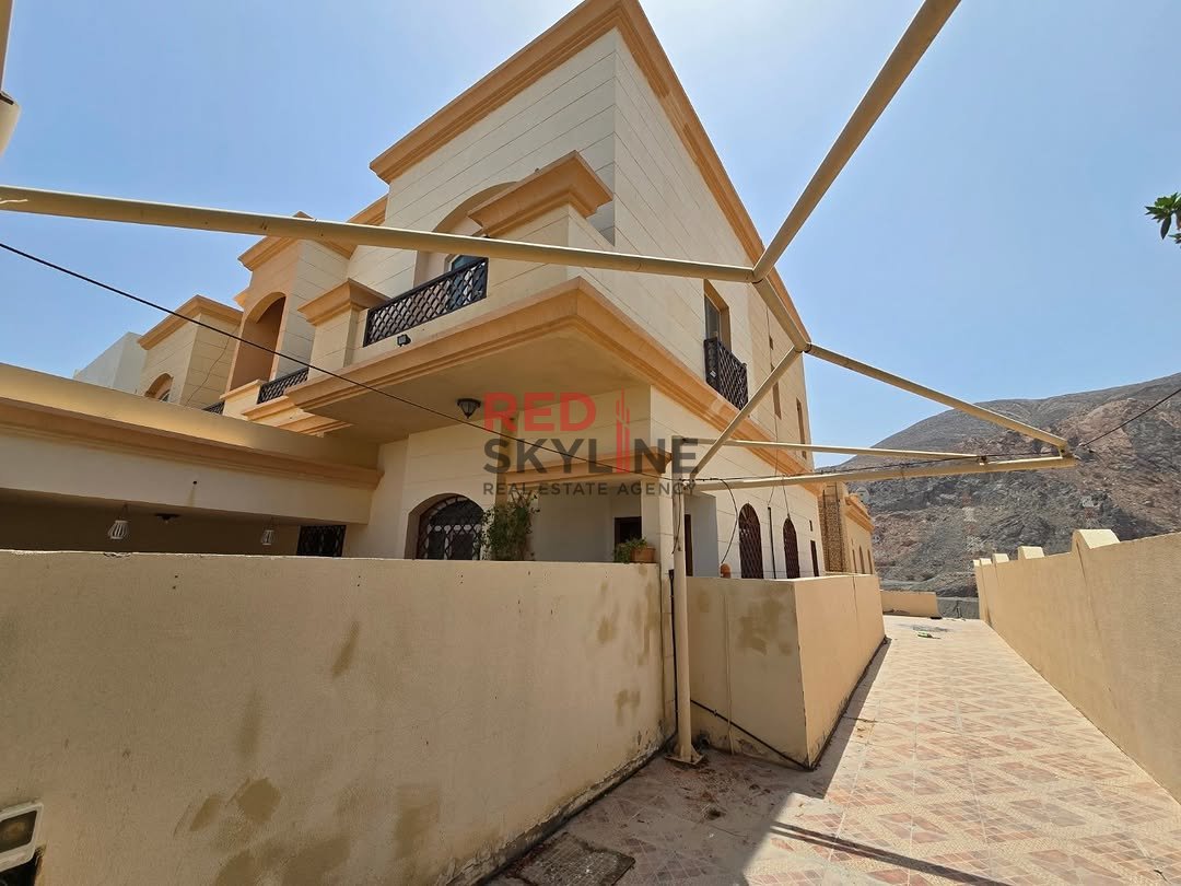 3 Bedroom Villa in Al Khuwair - Photo 2