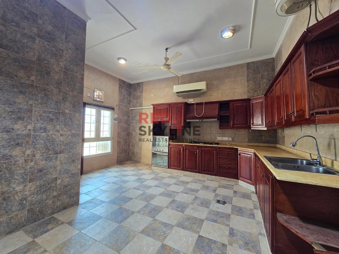 3 Bedroom Villa in Al Khuwair - Photo 3