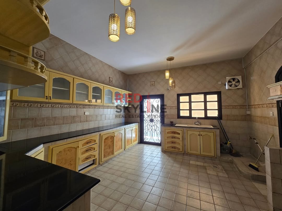 3 Bedroom Villa in Al Khuwair - Photo 3
