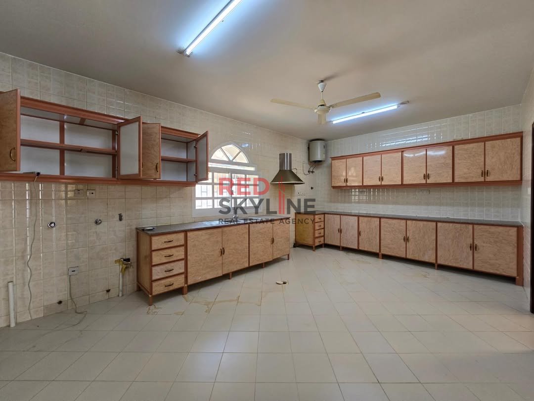 3 Bedroom Warehouse in Muscat - Photo 6