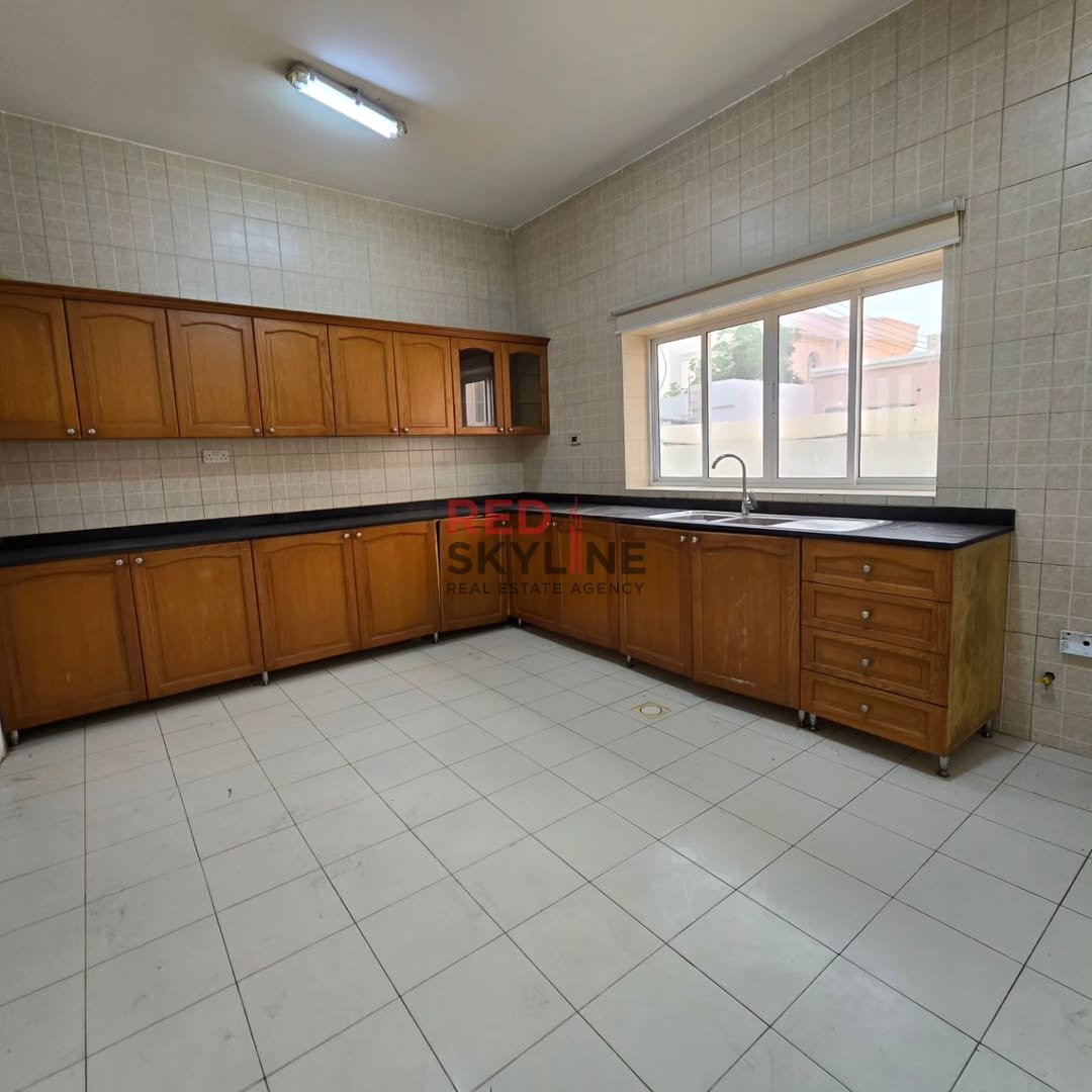 4 Bedroom Warehouse in Muscat - Photo 3