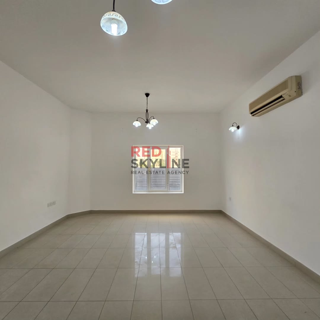 4 Bedroom Warehouse in Muscat - Photo 4