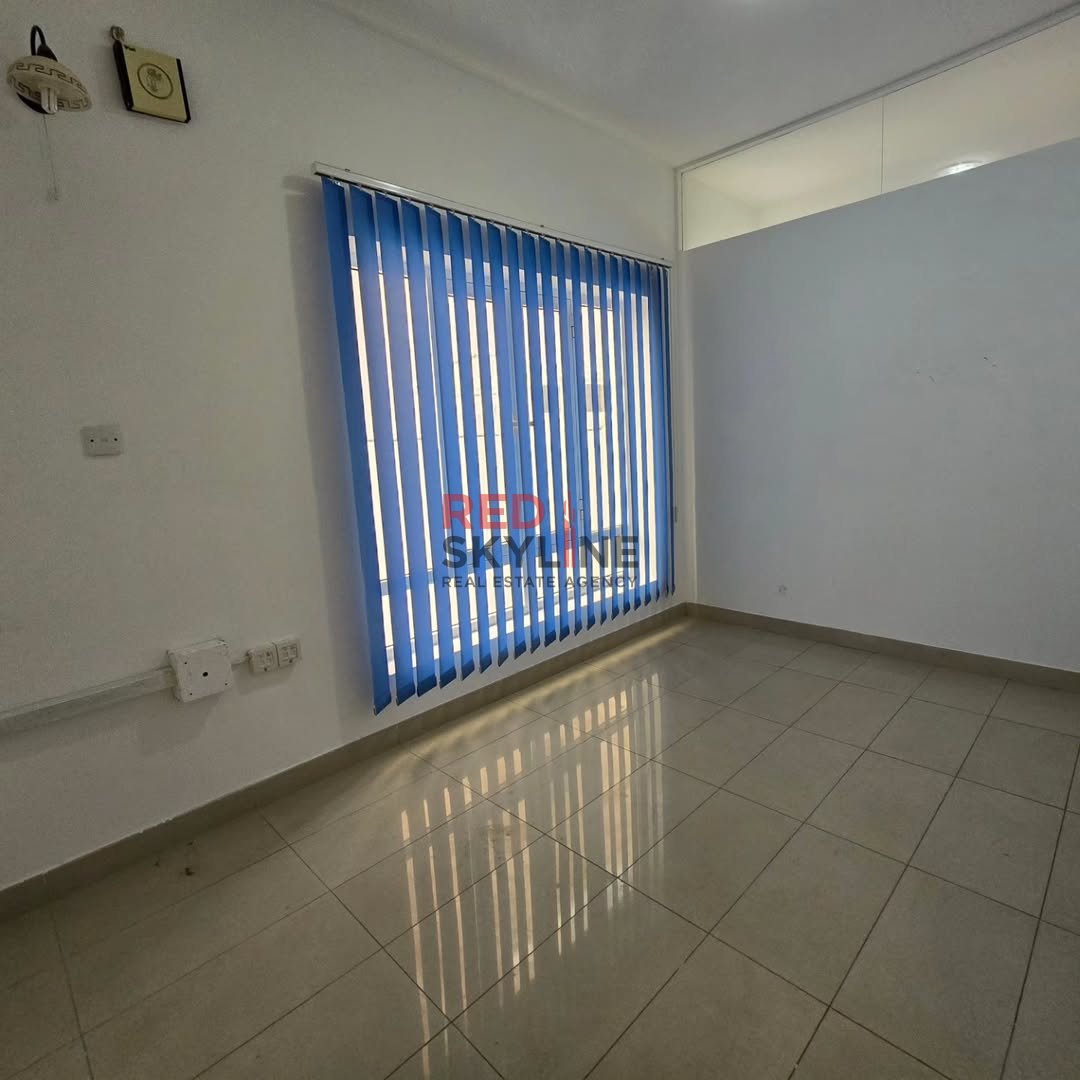 4 Bedroom Warehouse in Muscat - Photo 5