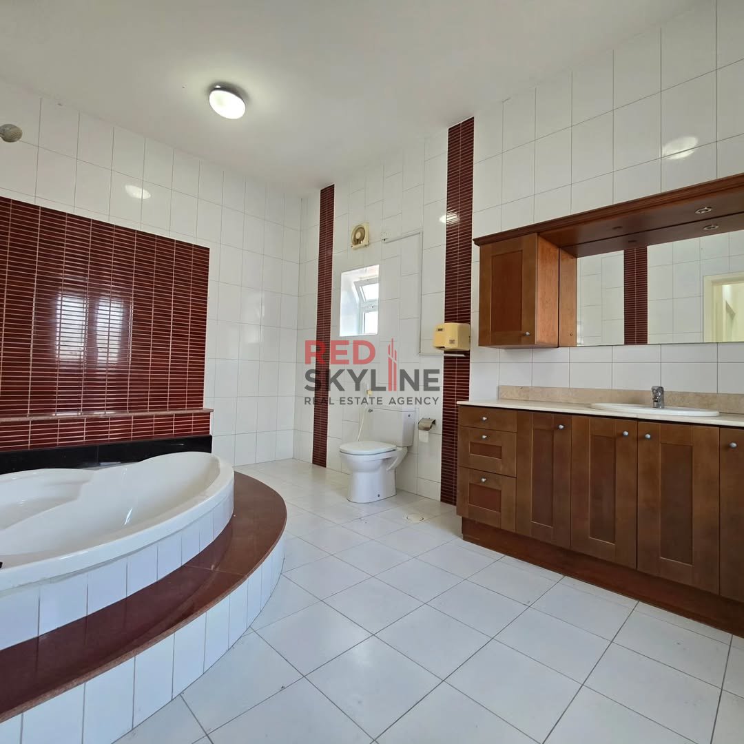 4 Bedroom Warehouse in Muscat - Photo 9