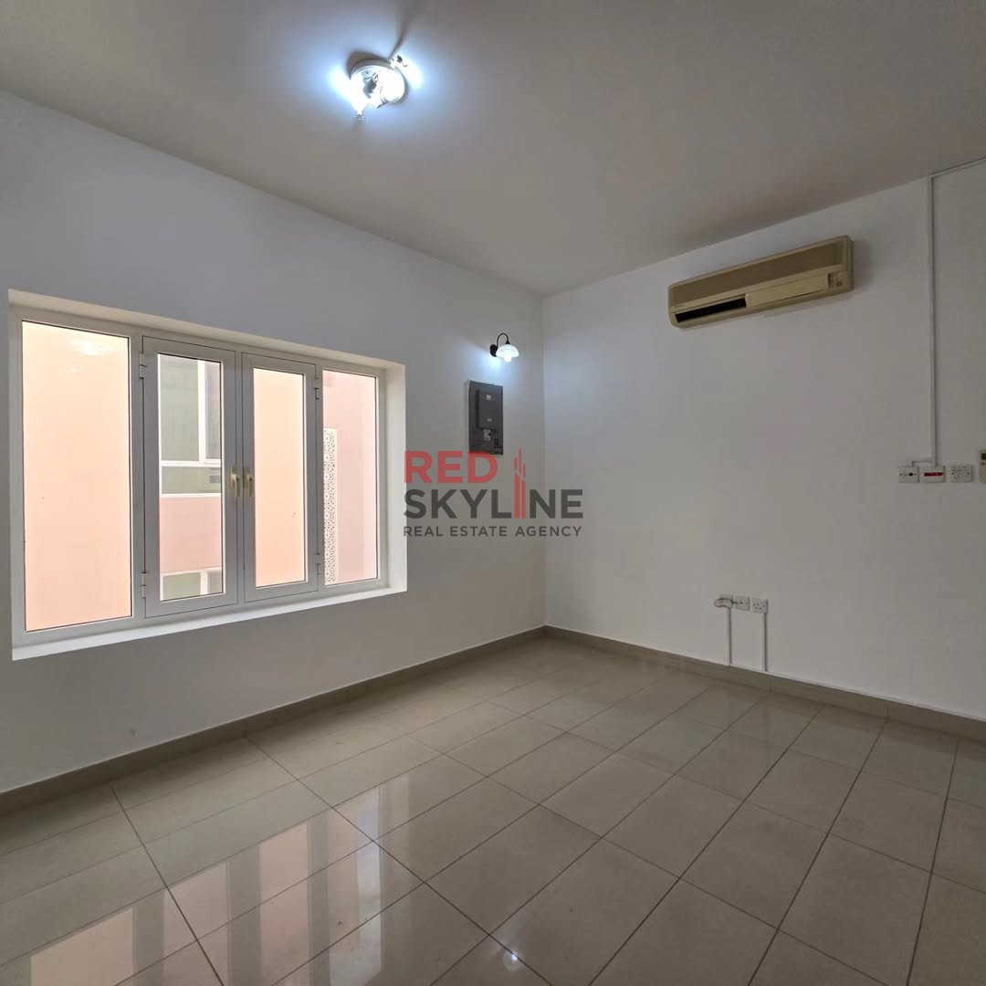 4 Bedroom Warehouse in Muscat - Photo 10