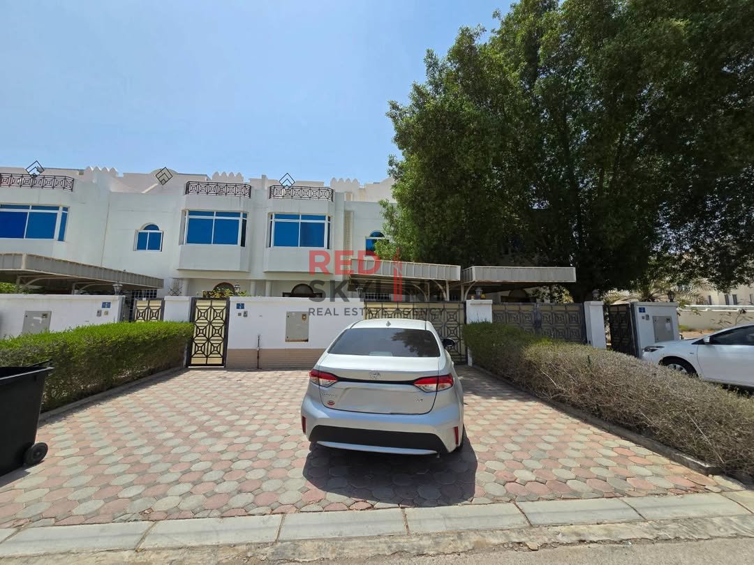 5 Bedroom Warehouse in Muscat