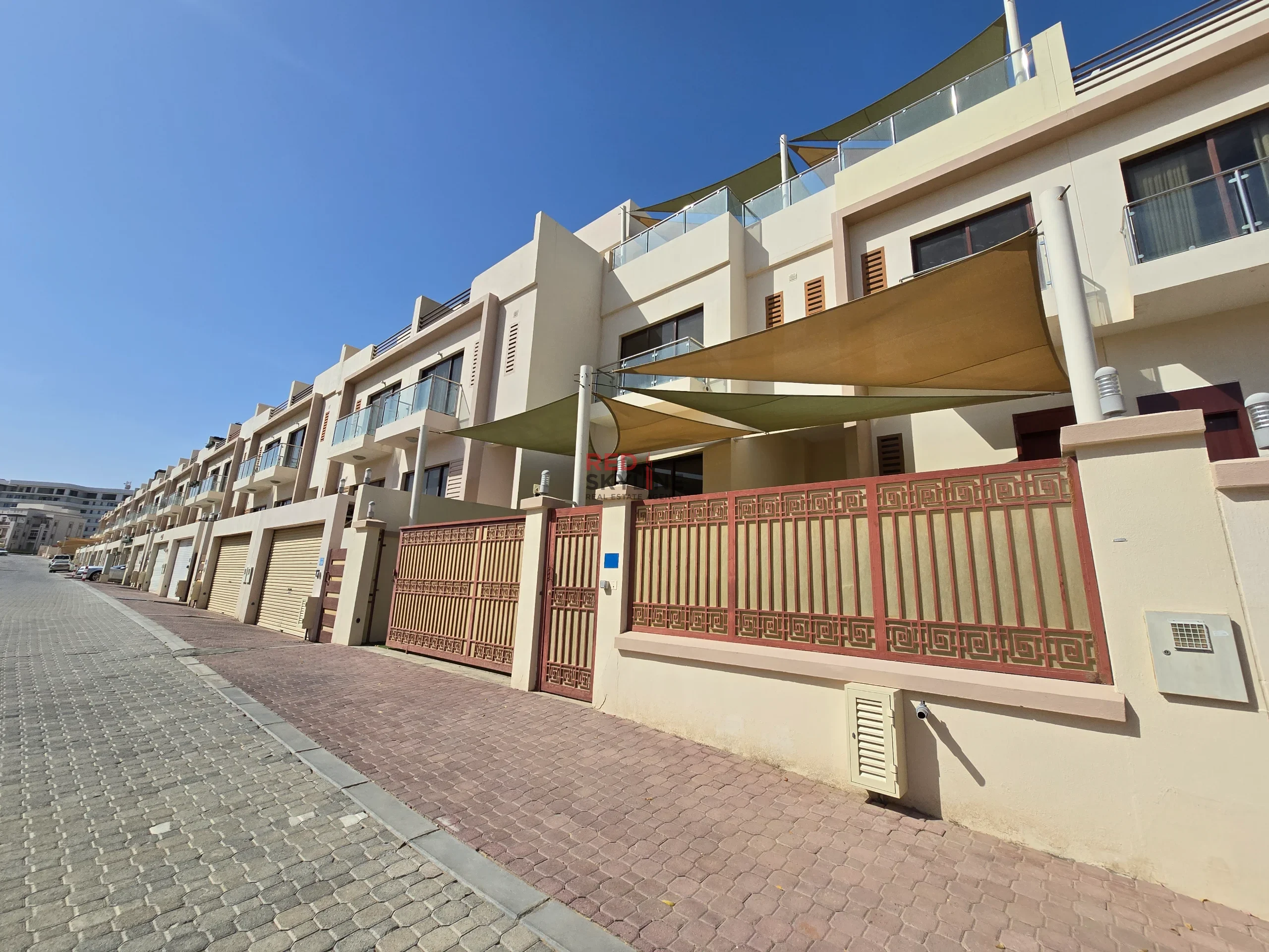 4 Bedroom Townhouse in Muscat Hills - Photo 2