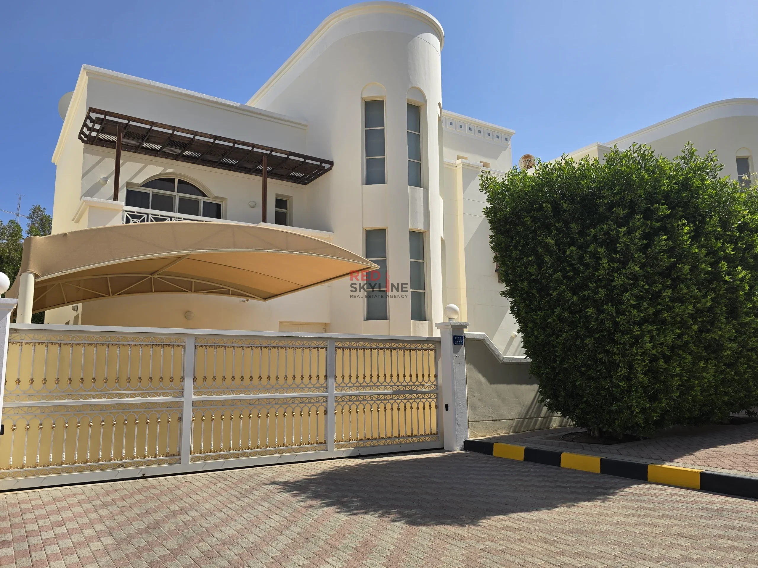 فيلا 5 غرف في Al Qurum