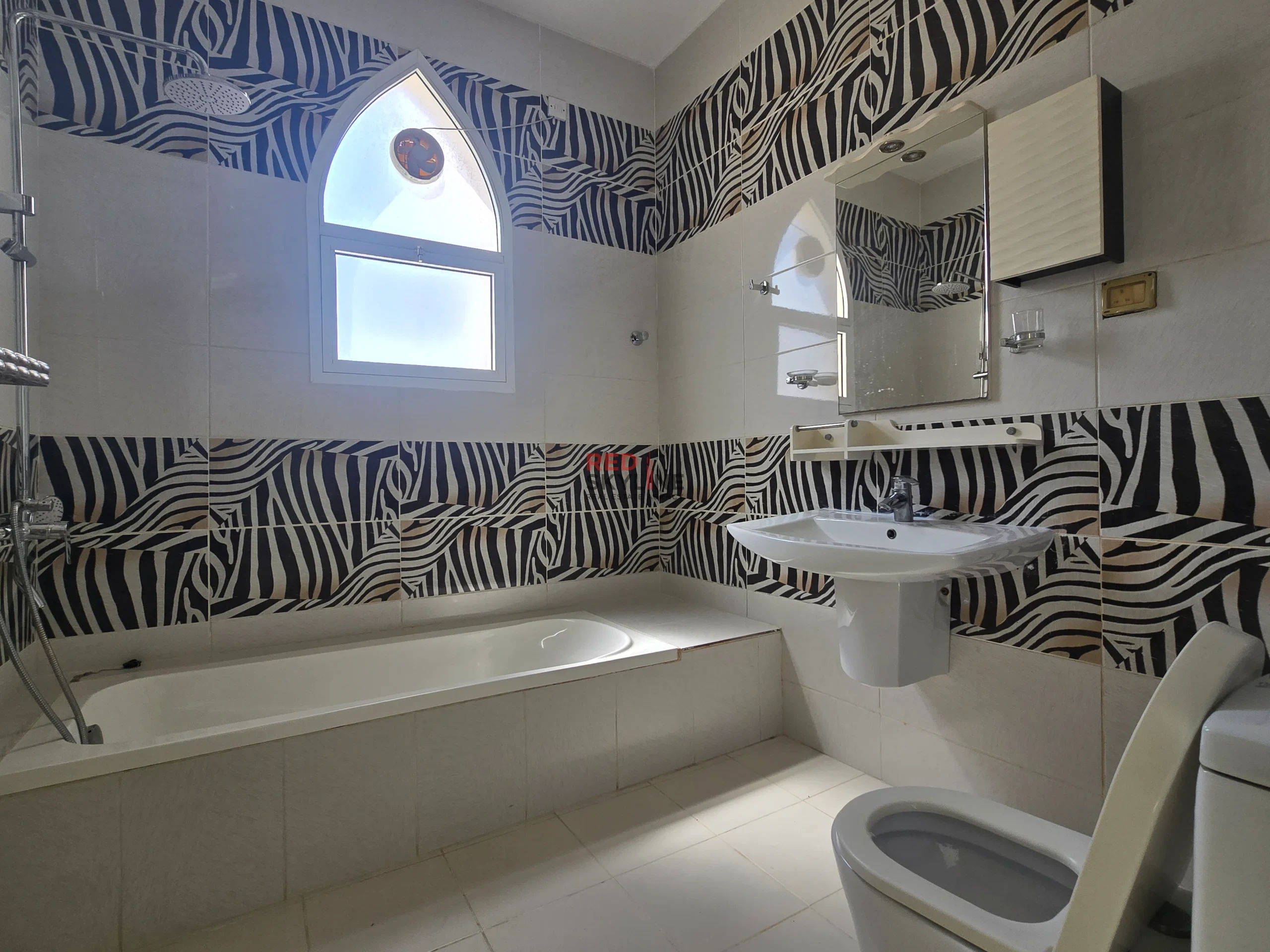 5 Bedroom Villa in Qurum 29 - Photo 9