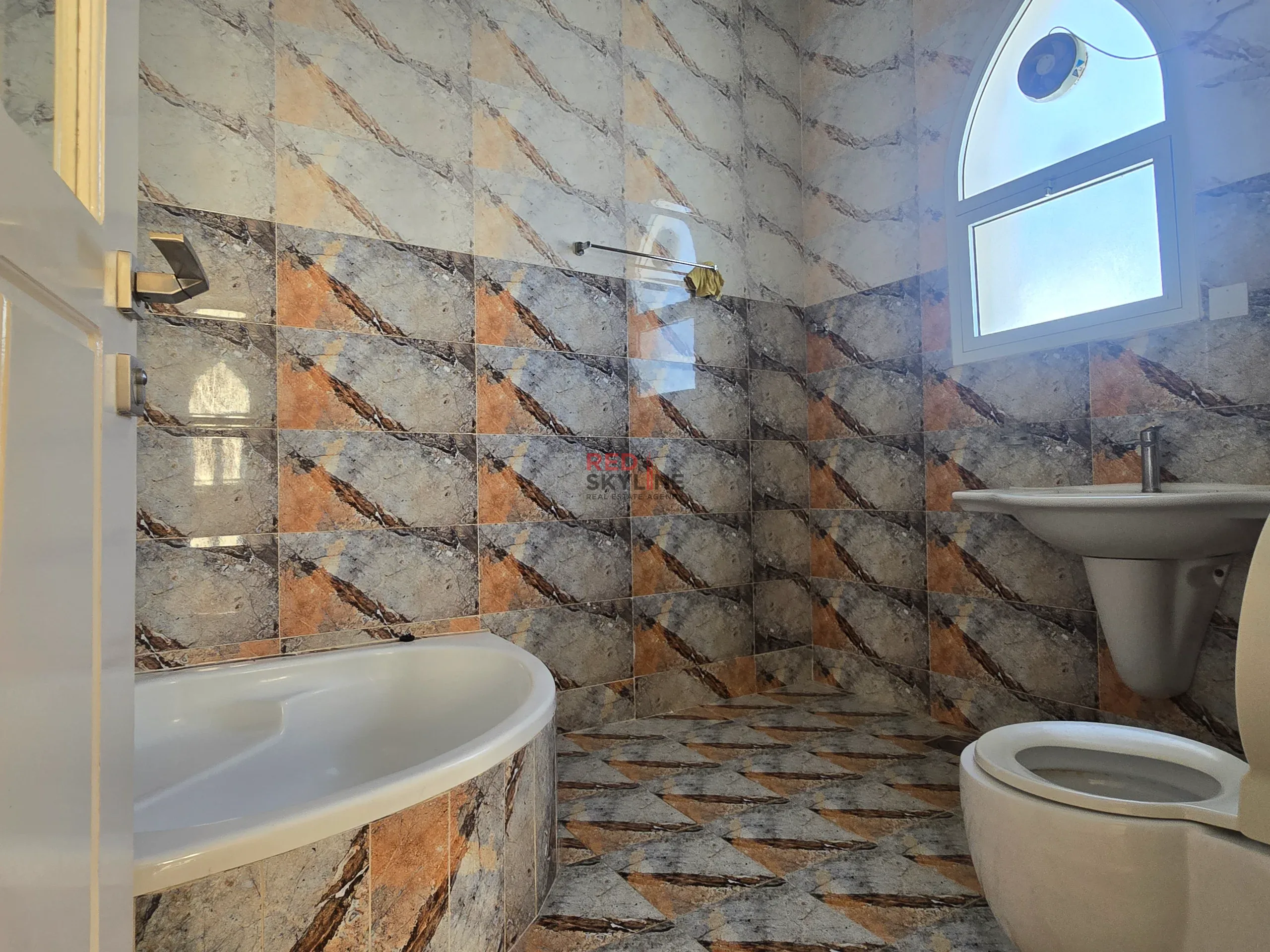 5 Bedroom Villa in Qurum 29 - Photo 14