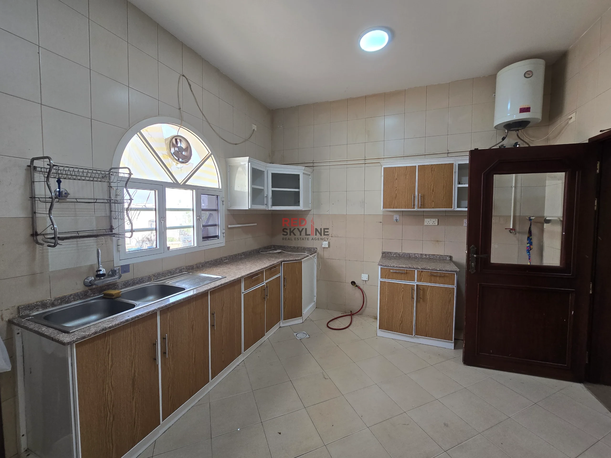 4 Bedroom Penthouse in Mawaleh South - Photo 4