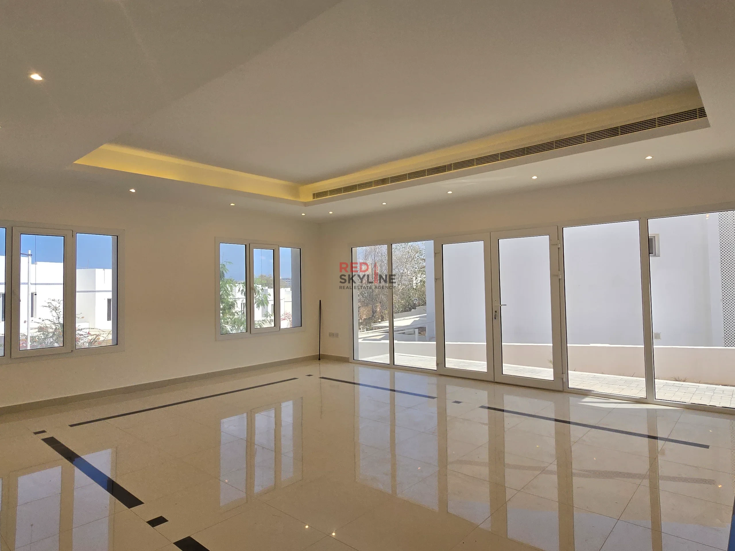 5 Bedroom Villa in Madinat Al Ilam - Photo 2