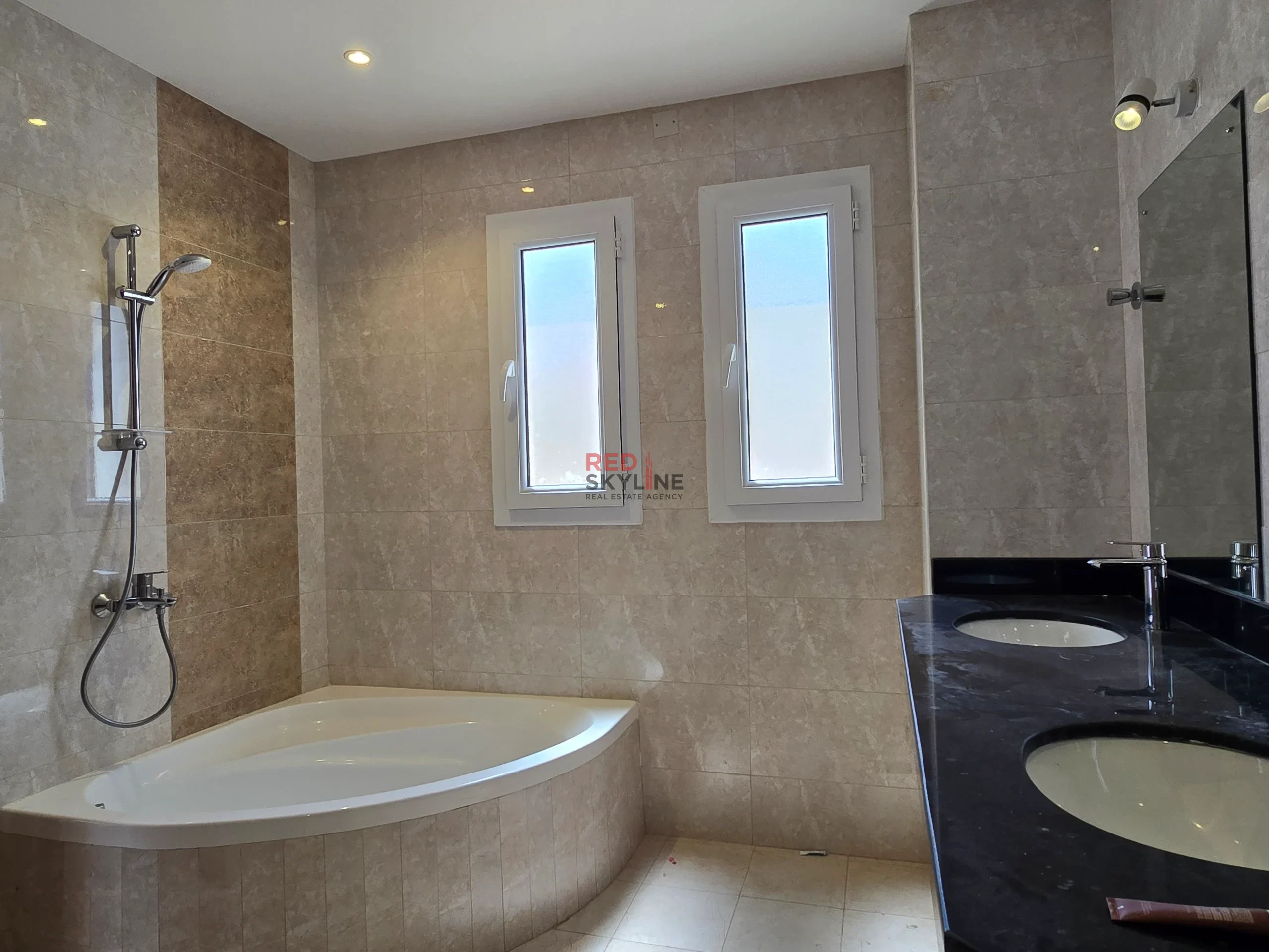 5 Bedroom Villa in Madinat Al Ilam - Photo 14