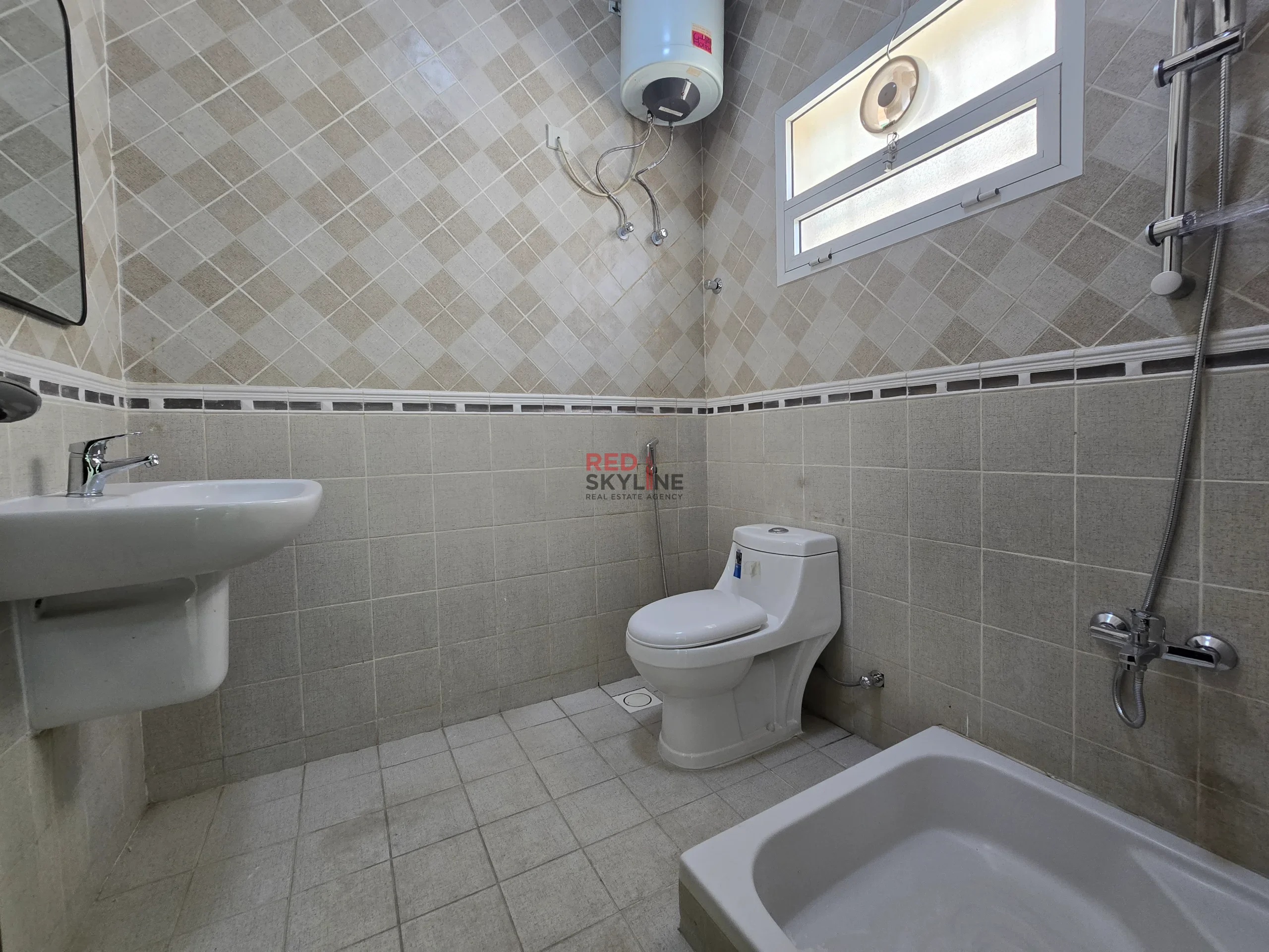 3 Bedroom Apartment in Al Ghubrah - Photo 8
