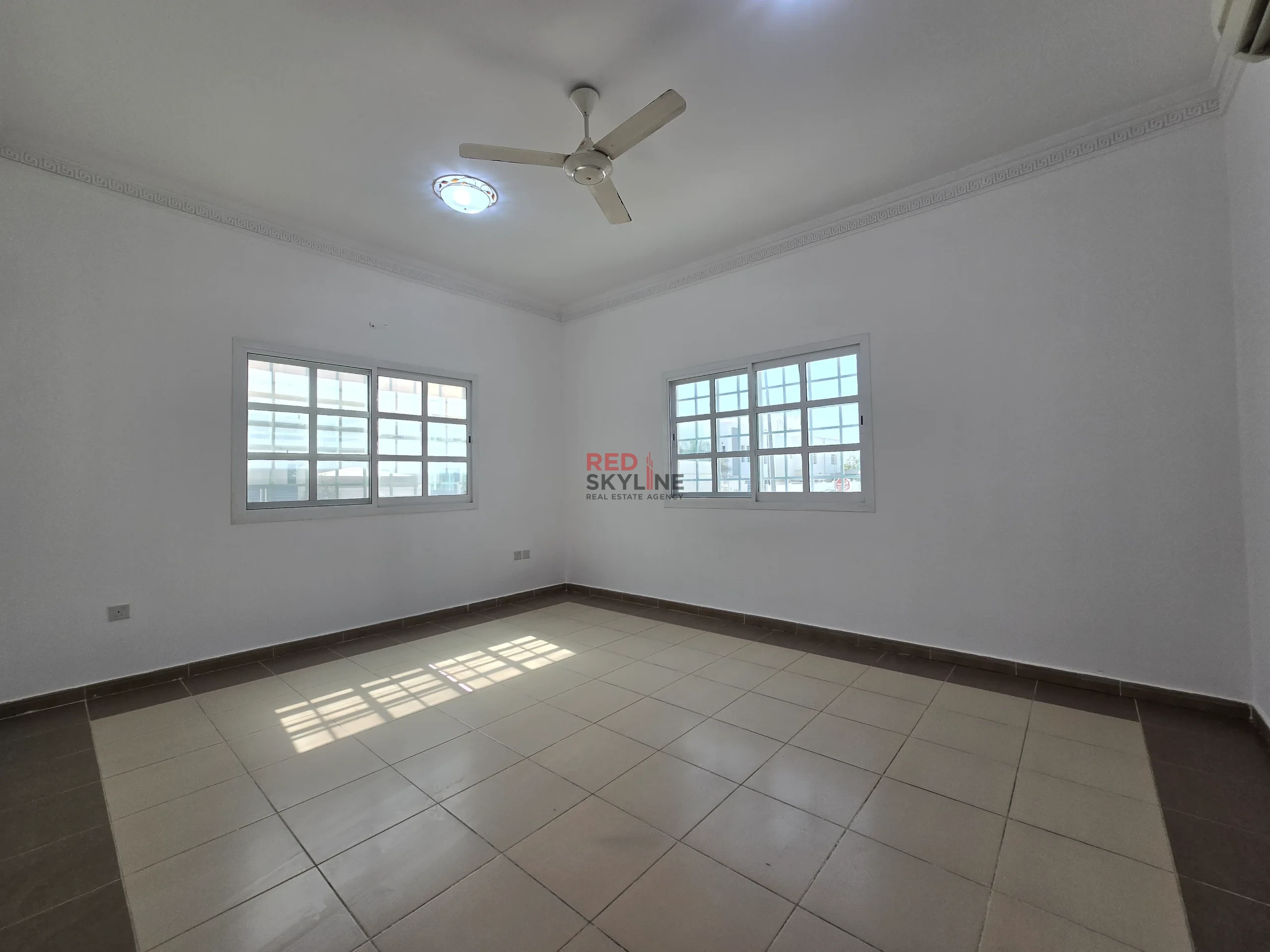 3 Bedroom Apartment in Al Ghubrah - Photo 3