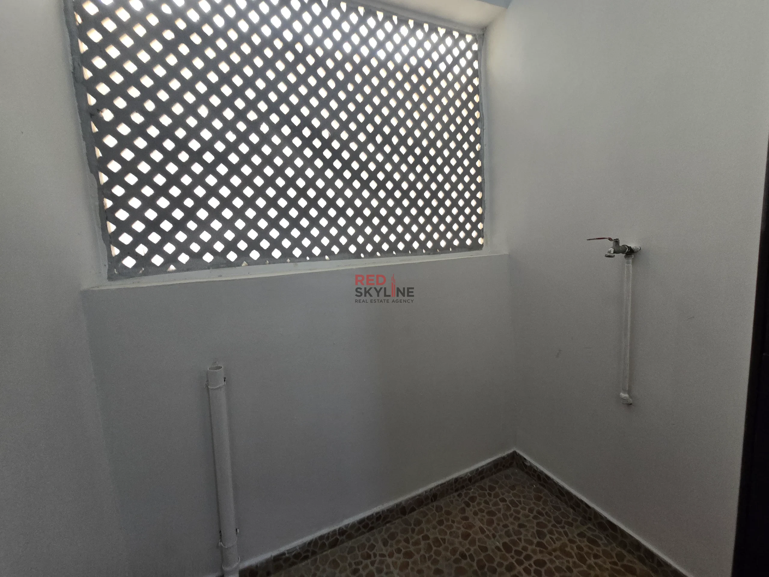 3 Bedroom Apartment in Al Ghubrah - Photo 6