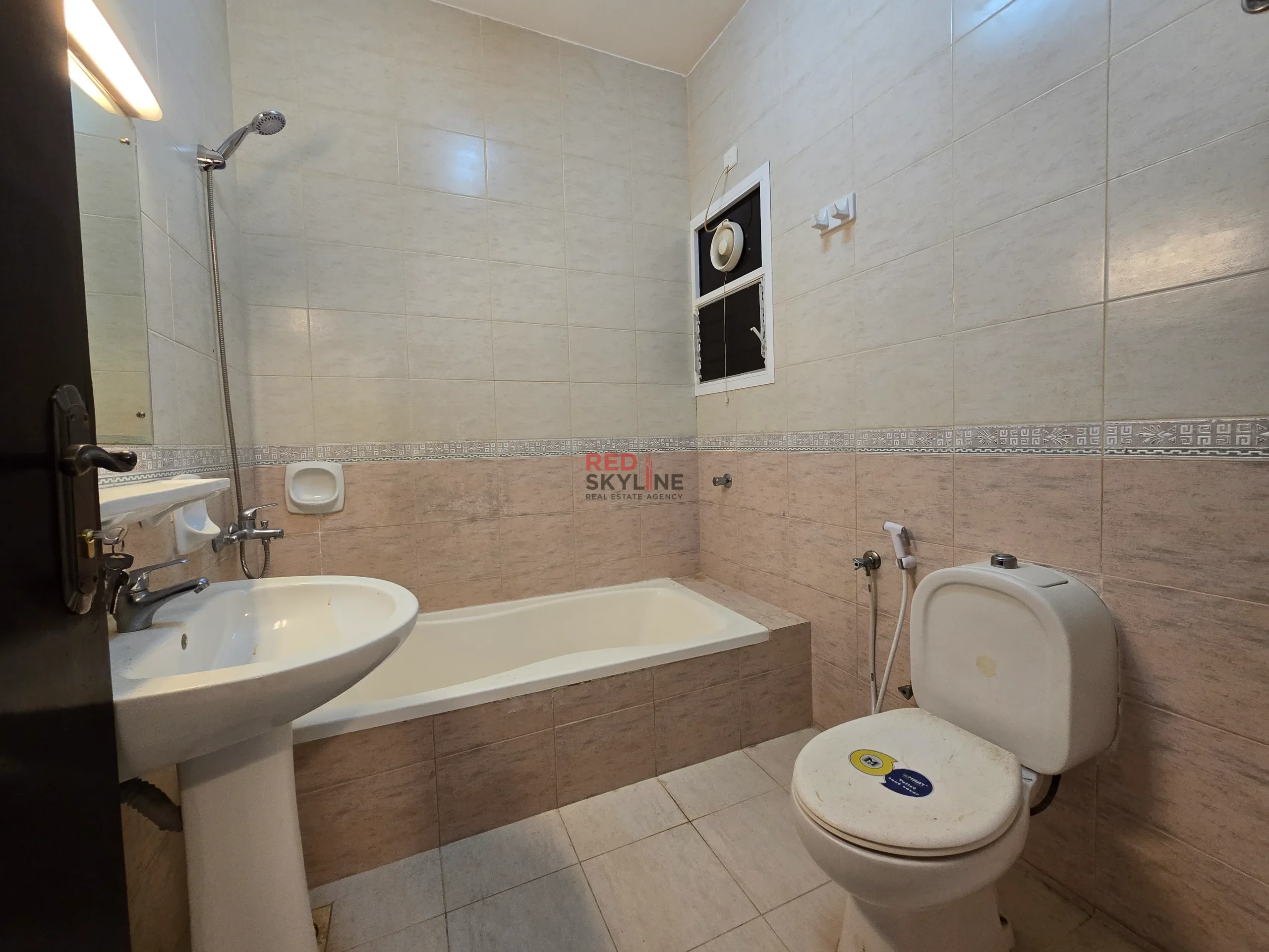 2 Bedroom Penthouse in Al Qurum - Photo 8