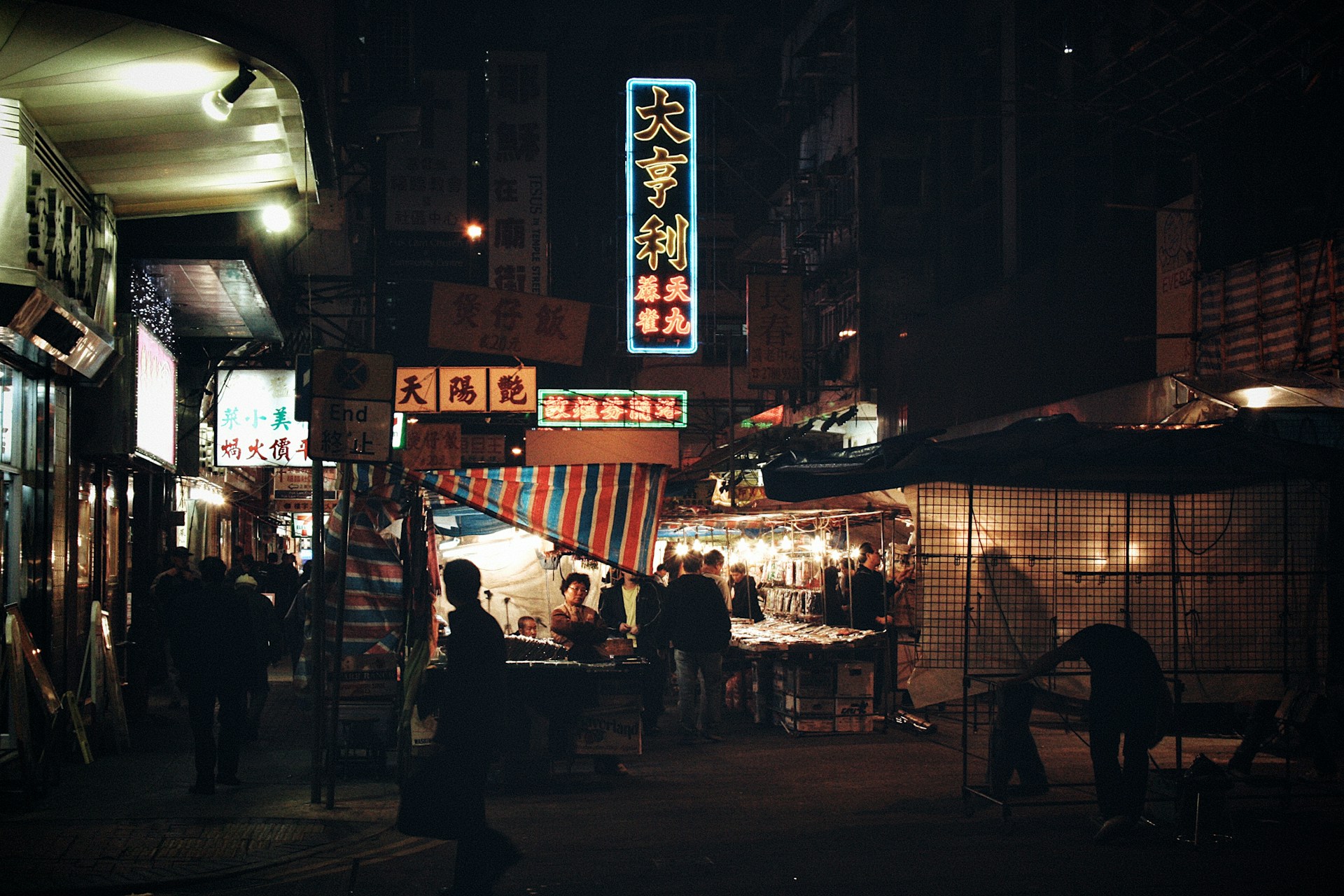 The Midnight Meal: Why Humans Feast After Dark