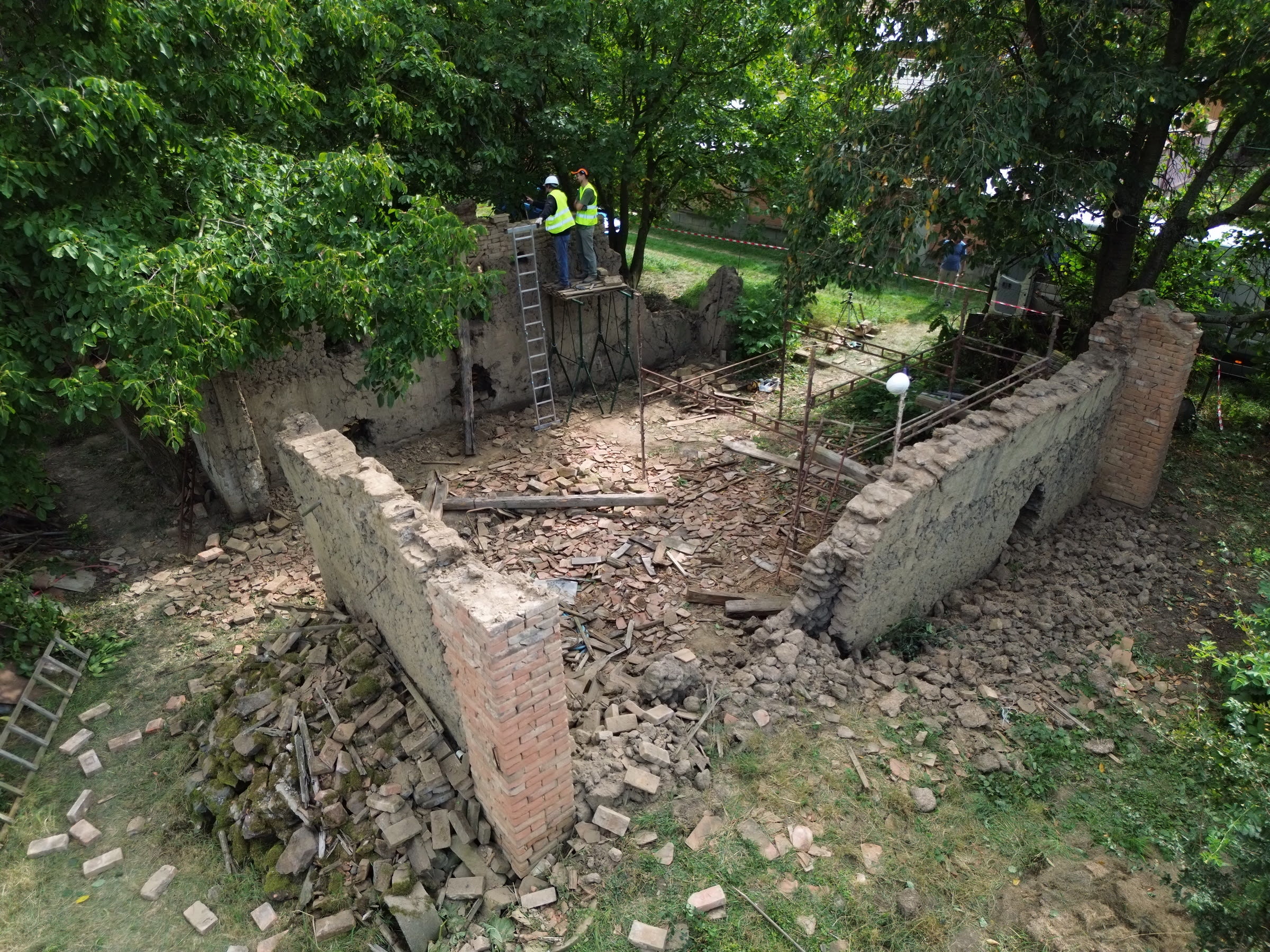 Řízená demolice válkové stodoly, Slup