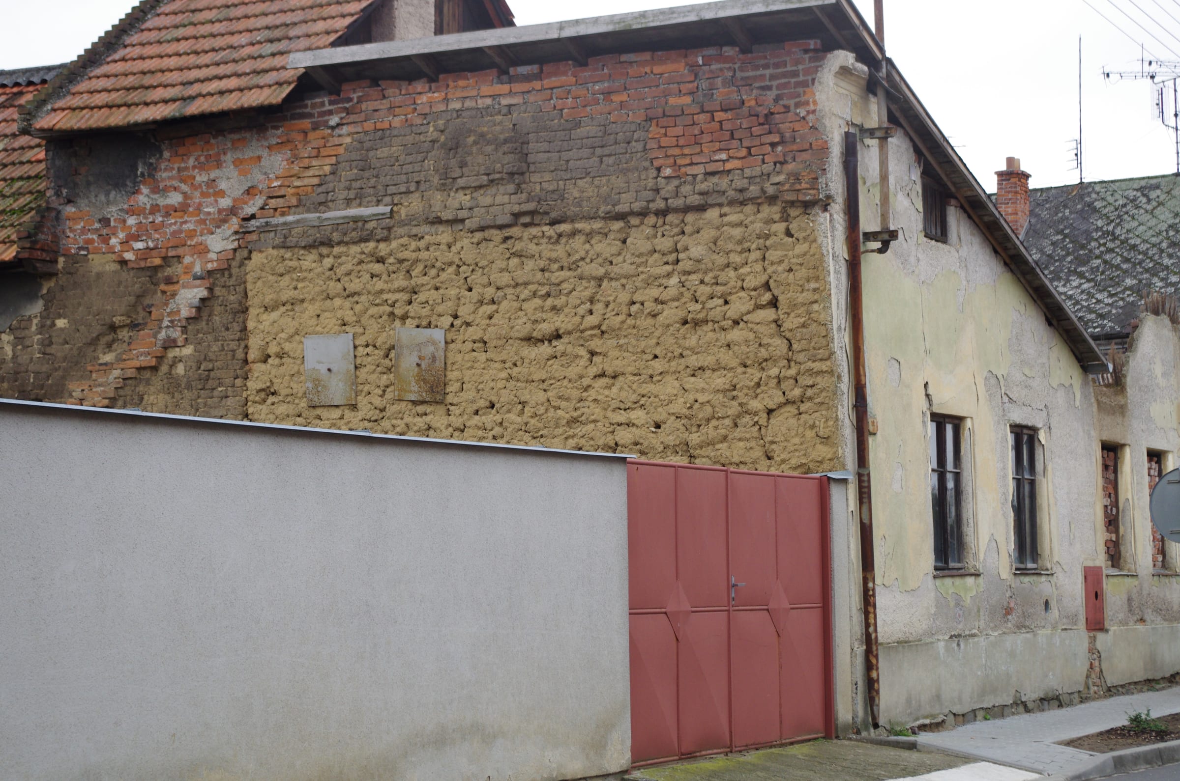 Stodola a obytná část u čp. 53, Měrovice nad Hanou__MN