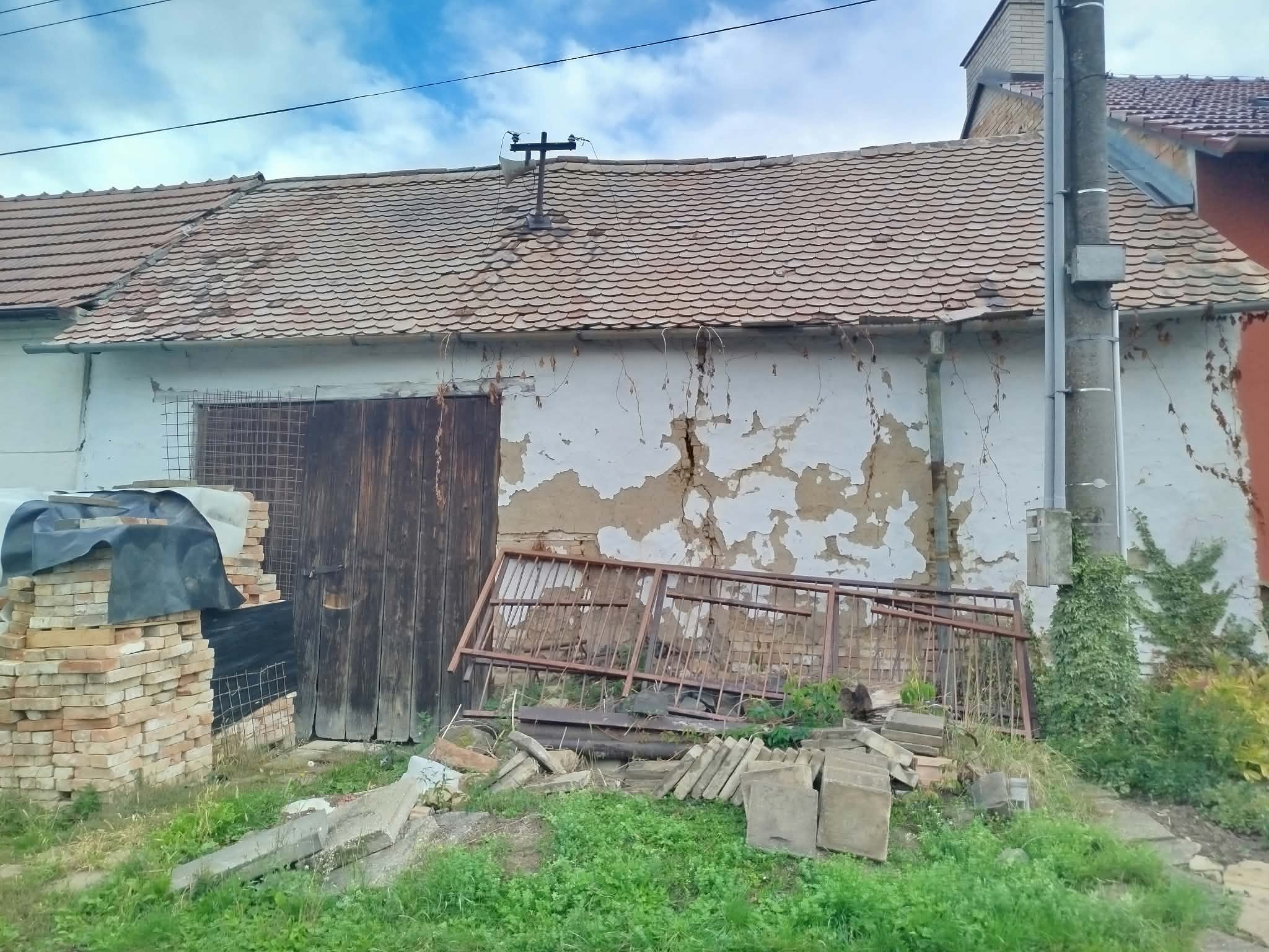 Tetraedrický sklad - mezi č.p. 116 a 115, Žarošice