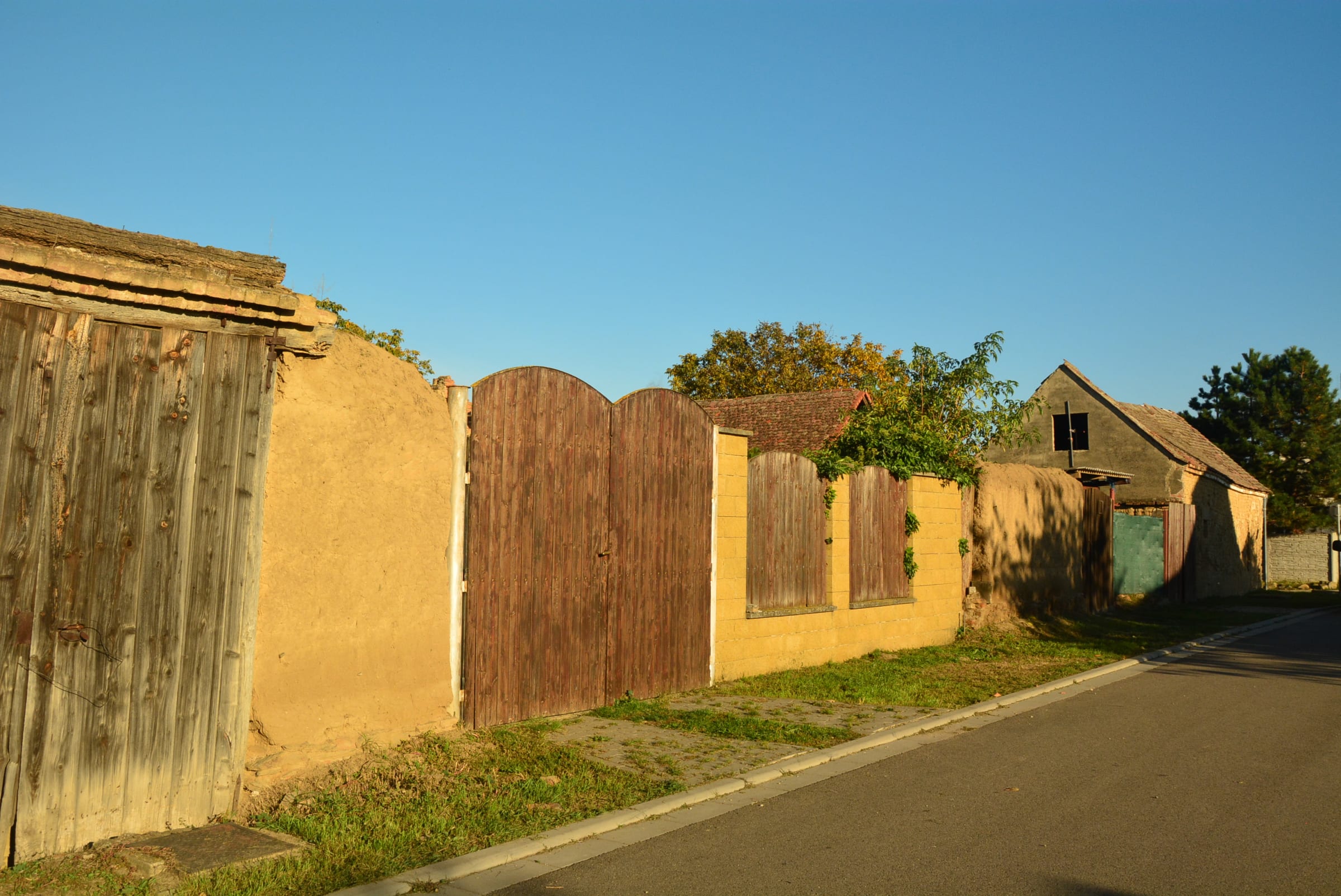 Fragmenty stodol č. p. 28, 29, 30? Prosiměřice