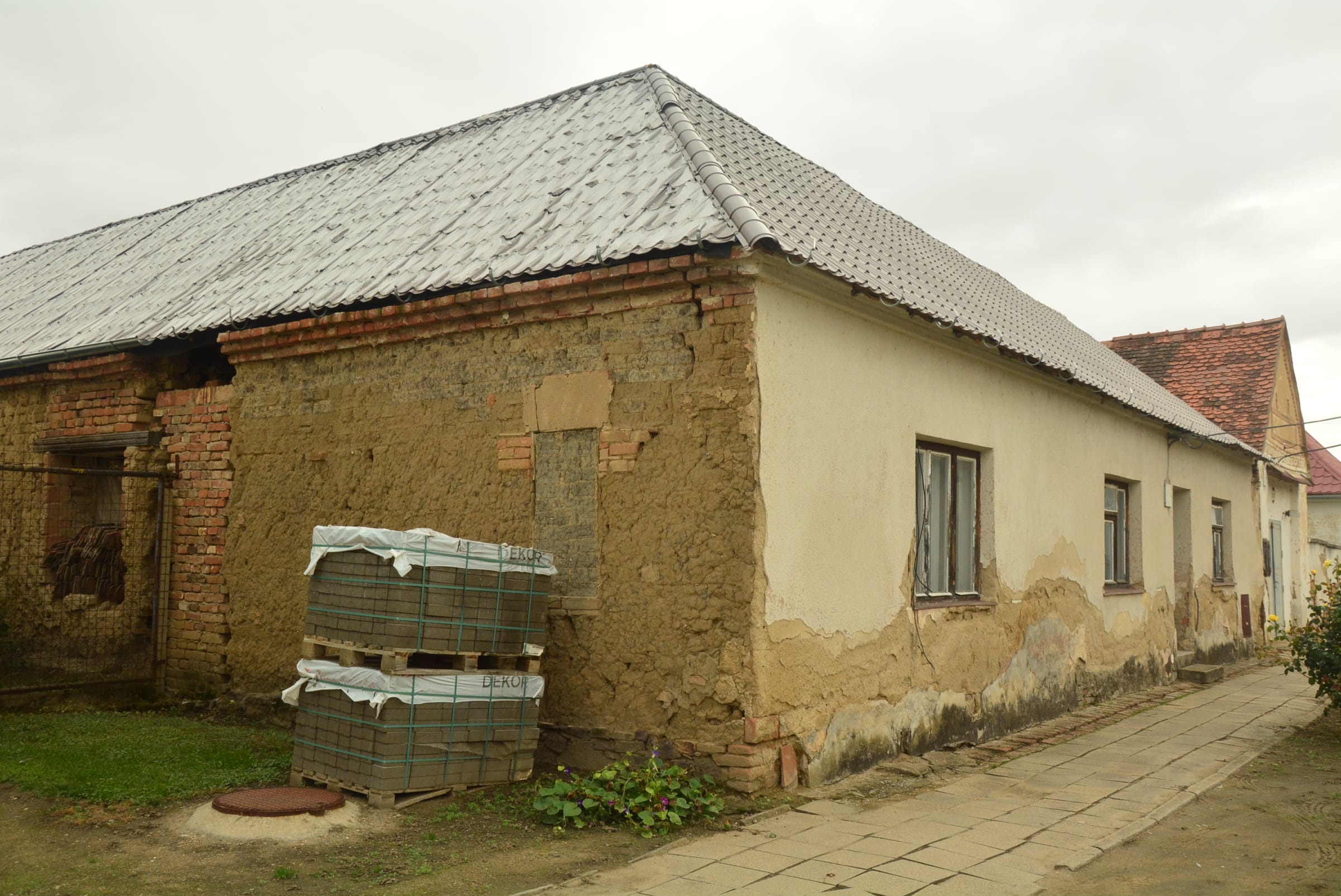 Obytná stavba, č. p. 291, Micmanice