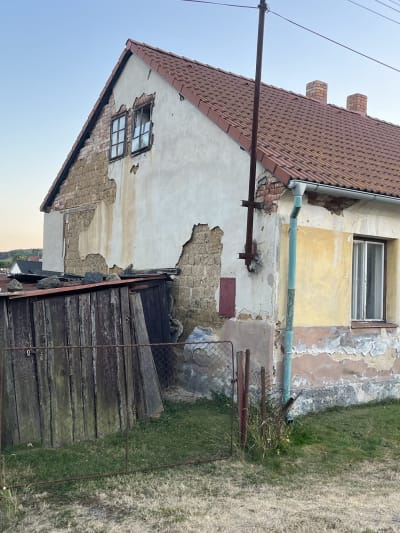 Detail východní štítové stěny