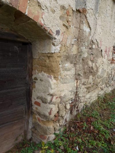 Znojmo, Popice, nakládaná lisovna na p.č. 10, ostění vstupu