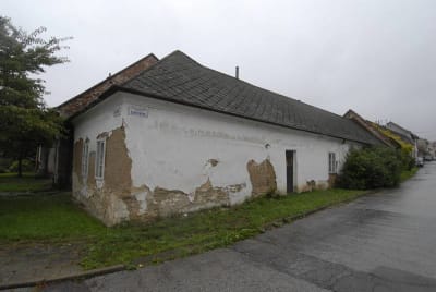 Strážnice, Staré Město/ Žerotínská, usedlost bez čp., asi opuštěná z nepálených cihel