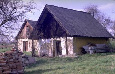 Mařatice, búdy na st. pč. 283, za ní búda na st.p.č. 281