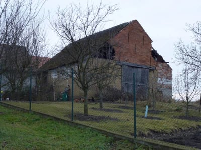 Zarazice, západní humno, podélně průjezdná stodola usedlosti čp. 9, perny nabíjené