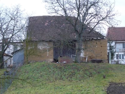 Zarazice, západní humno, nabíjená příčně průjezdná stodola u domu čp. 11