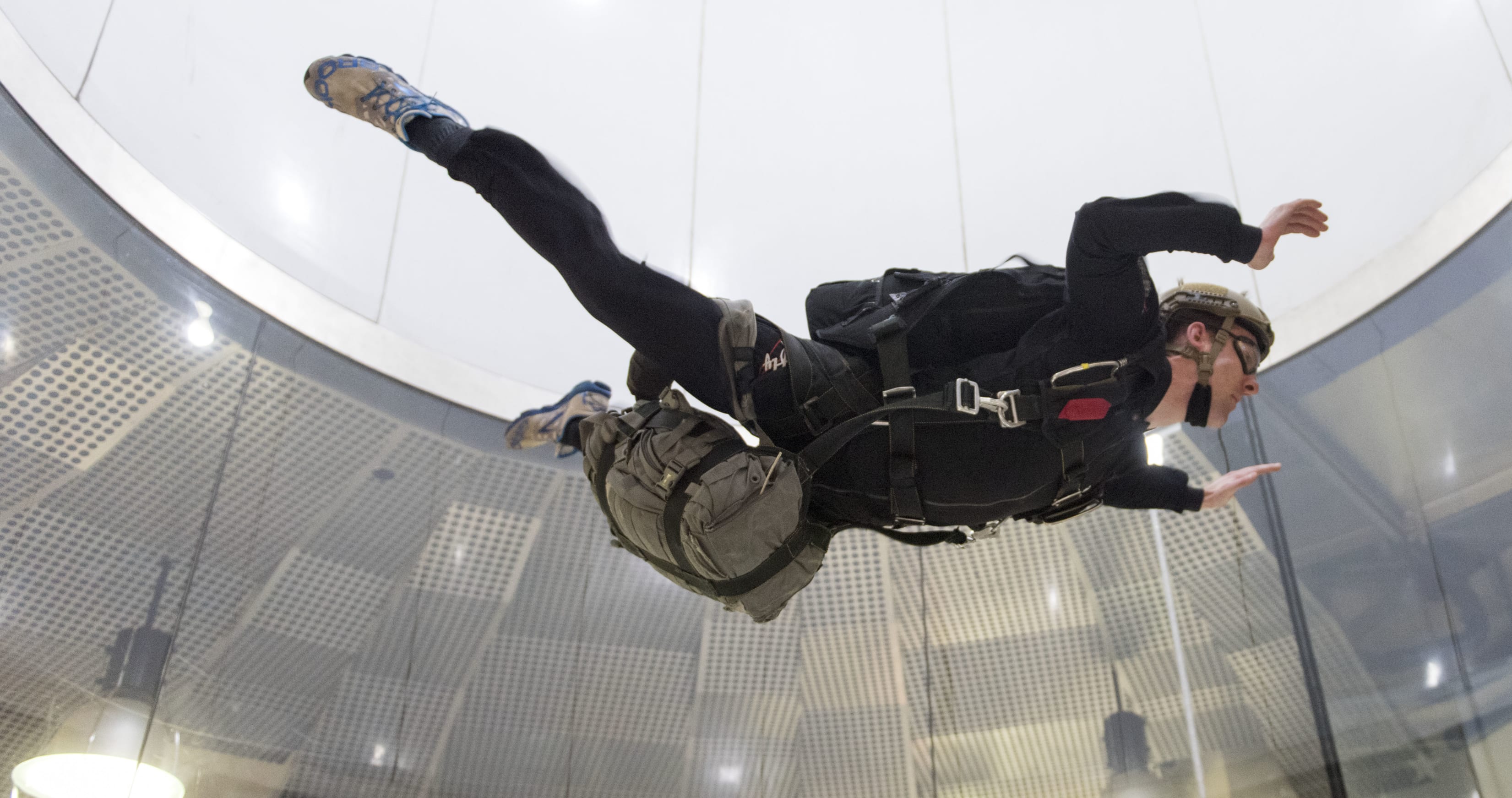 Indoor Skydiving: Two First Flights — photo 1