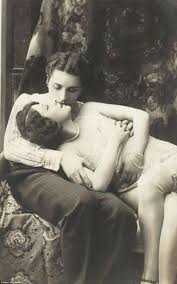 Echoes of Desire: A Passionate Sapphic Love Story Between Museum Curator and Artist - Historical Lesbian Romance