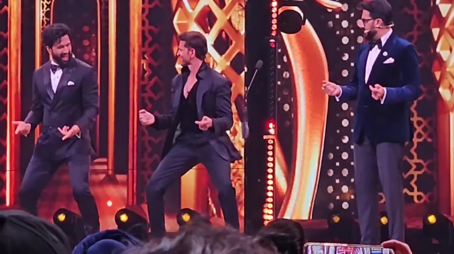 Vicky Kaushal & Hrithik Roshan Dance | Award Show Energy Meme Template - funny Bollywood meme