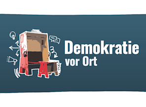 Führung durch die Ausstellung "Demokratie vor Ort: Persönliche Erinnerungen von Hamburger:innen aus der DDR"