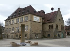 Ausstellung "Zueinander" von Christiane Püttmann und Sibylle Burrer im Steinhauermuseum Mühlbach