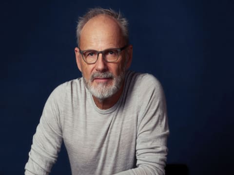 Reinhold Beckmann liest aus seinem Roman „Aenne und ihre Brüder“ - im Kleinen Michel fürs Ledigenheim