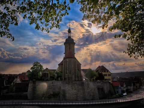 Weihnachtsmarkt um die Regiswindiskirche
