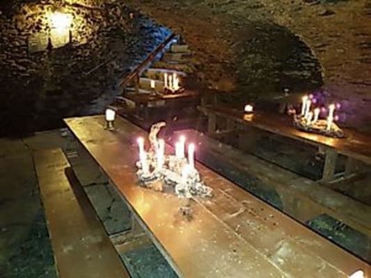 Mit Riesling durch die Unterwelt