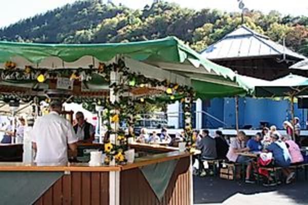 Fröhlicher Weinmarkt