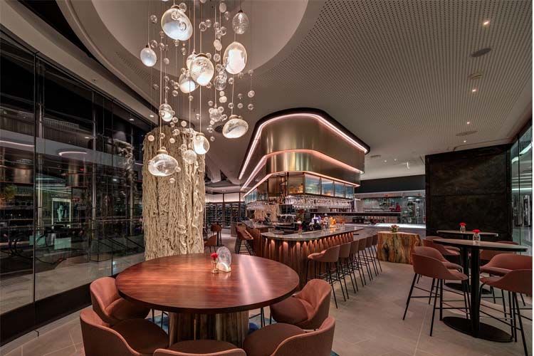 ADesignStudio, iluminación personalizada para restaurante Flying Fish ...