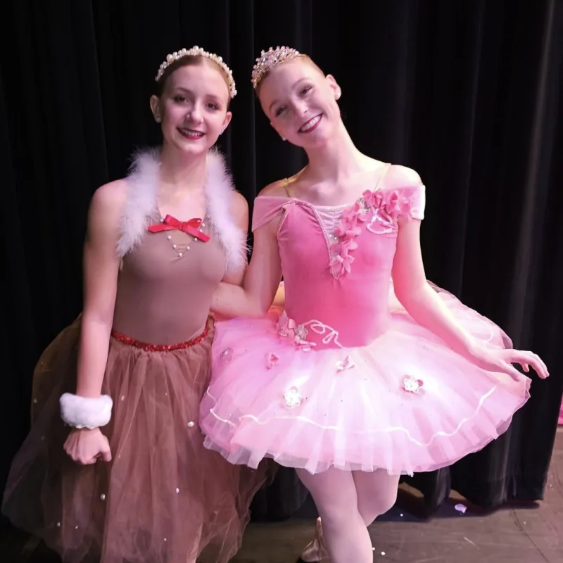 Emmi & Izzi’s virtual fundraising Pop-Up Store